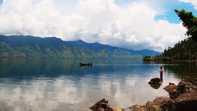 danau lut tawar2.jpg