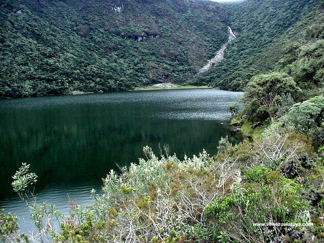 laguna negra.jpg