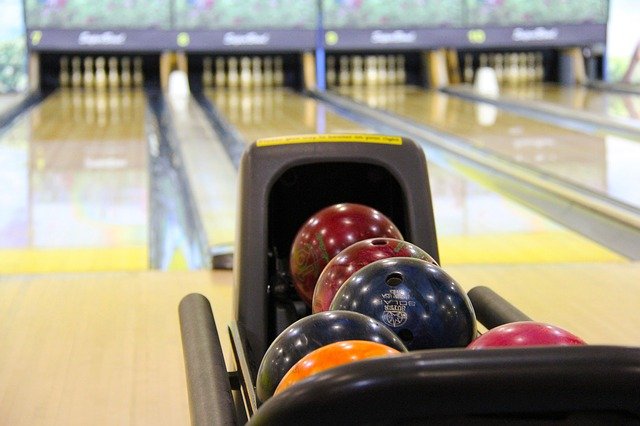 bowling-237905_640.jpg