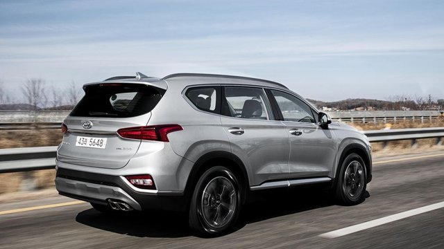 2019-hyundai-santa-fe-drive-14.jpg