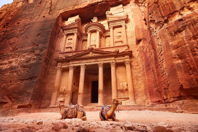 Treasury in Petra Jordan.jpg