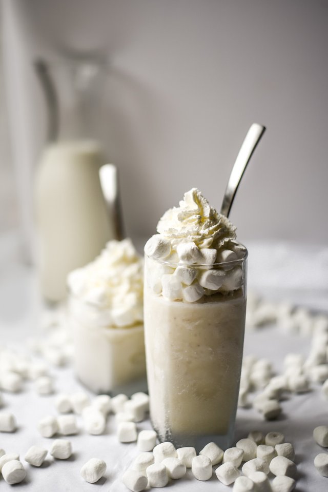 Easy Vanilla Marshmallow Milkshakes (7).jpg