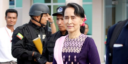 satu-per-satu-gelar-kehormatan-aung-san-suu-kyi-dilucuti.jpg