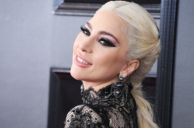 lady-gaga-2018-smile-grammy-billboard-a-1548.jpg