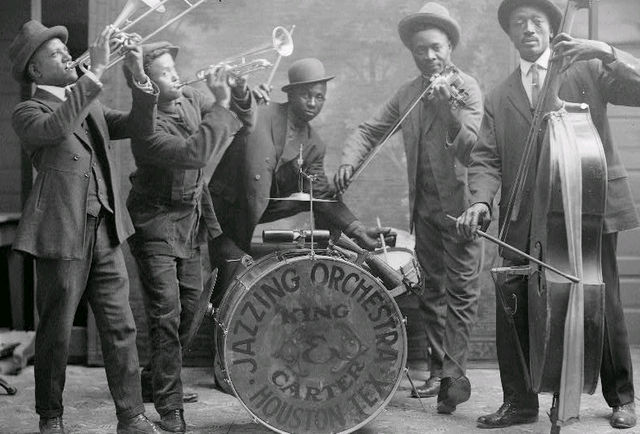 Jazzing_orchestra_1921.png