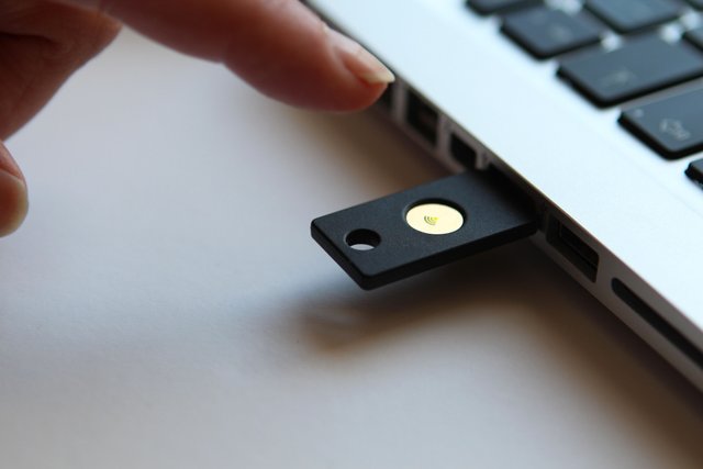 YubiKey-NEO-+-finger.jpg