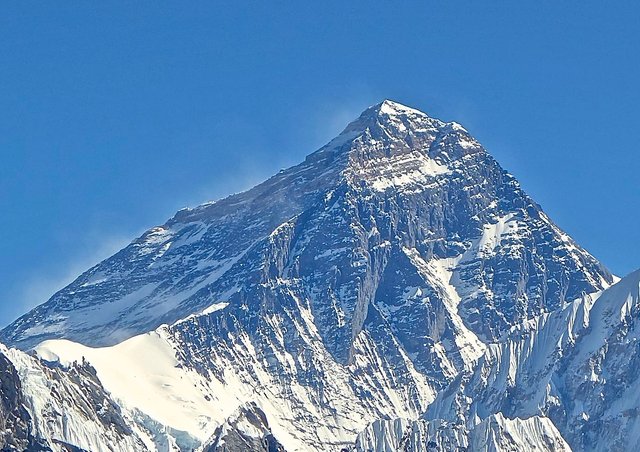 Mt._Everest_from_Gokyo_Ri_November_5,_2012_Cropped.jpg