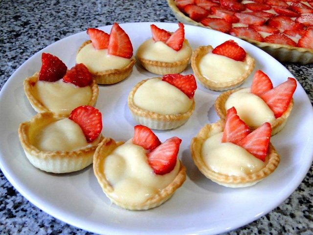 tartaletas-de-crema-y-fresas-sin-azúcar.jpg