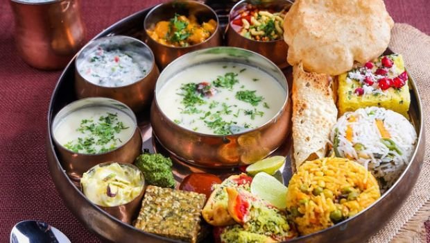 gujarati-thali-620x350_620x350_81500012551.jpg