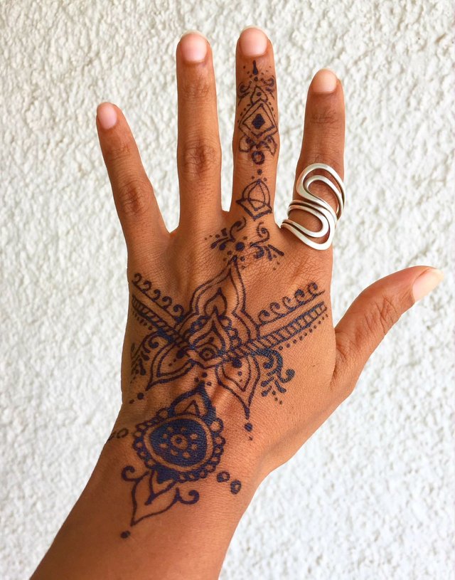 hand-henna.jpg