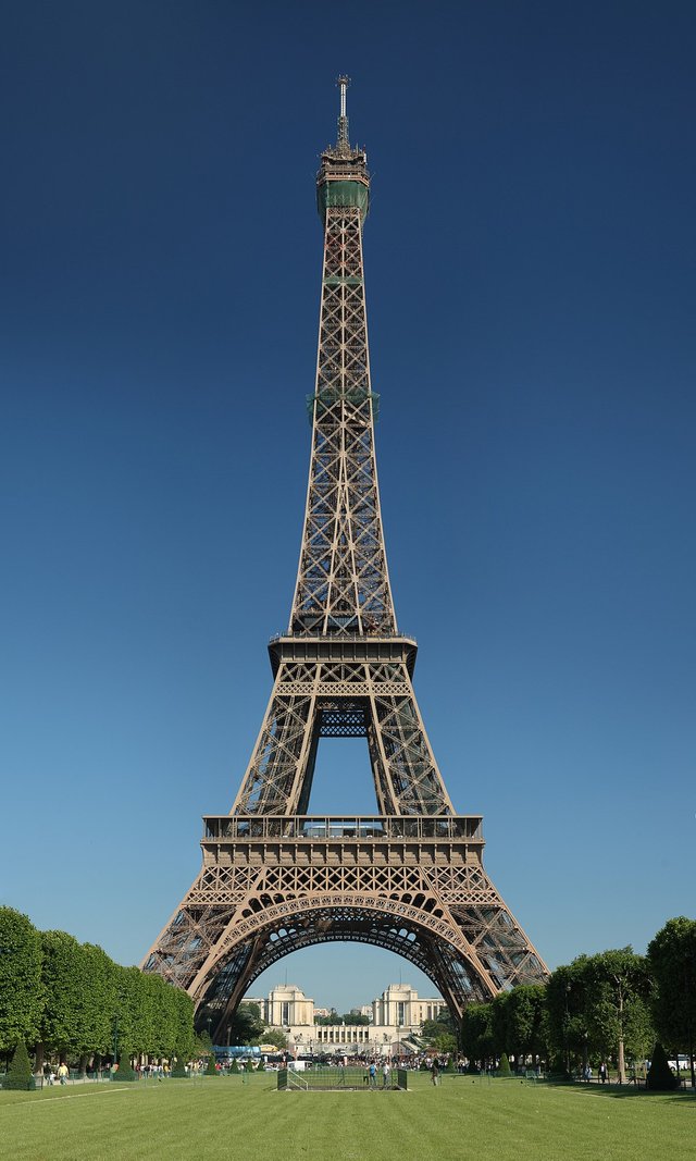 1200px-Tour_Eiffel_Wikimedia_Commons_(cropped).jpg