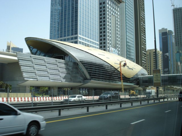 Dubai - Financial Centre metro station1.JPG