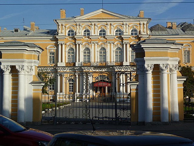 Voroncovskiy_dvorec_2.jpg