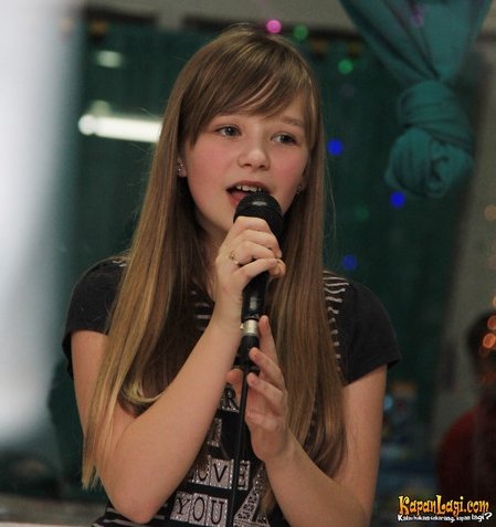 British singer, Connie Talbot : r/CelebBodys