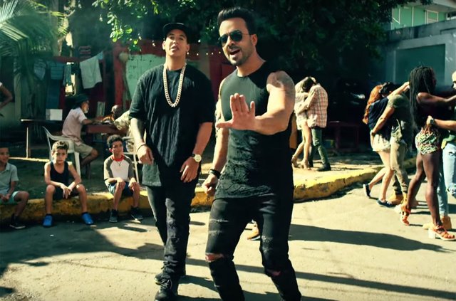 03-Luis-Fonsi-Despacito-ft.-Daddy-Yankee-screenshot-2017-billboard-1548.jpg