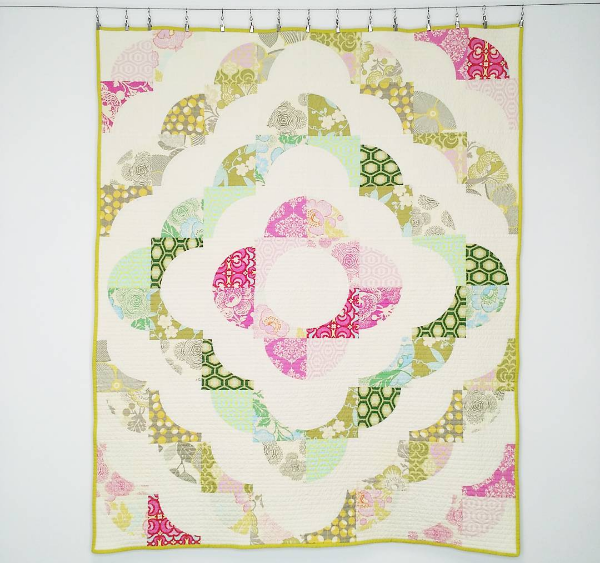 Medallion-Quilt-Full-Shot-Amy-Butler-Midwest-Modern.png