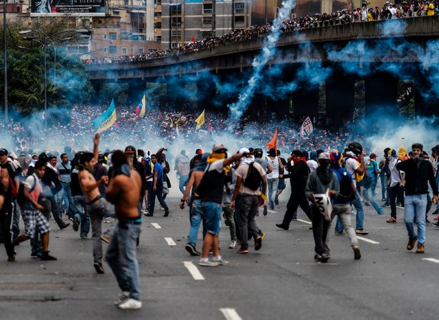 topshots-topshot-venezuela-crisis-opposition-protest_16453688_0.jpg