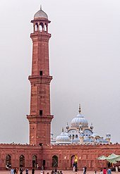 170px-Minaret_of_Badshahi_Mosque_along_with_Rangit_Singh_Samadhi.jpg