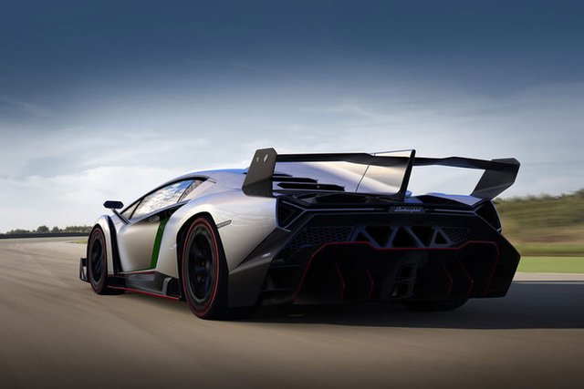 4-5-million-lamborghini-veneno_001-720x480-c.jpg