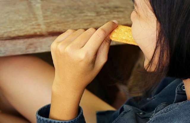 woman-snacking-cracker-eating-1000.jpg
