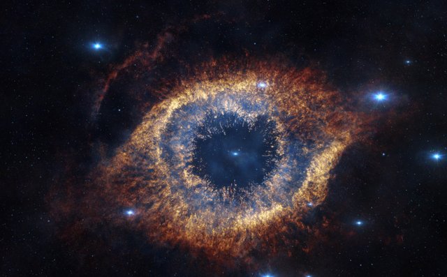 Screenshot_from_IMAX®_3D_movie_Hidden_Universe_showing_the_Helix_Nebula_in_infrared.jpg