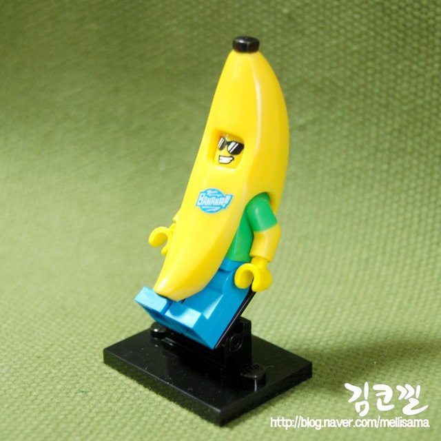 LEGO_minifigure_series_16_15banana_A_mini.jpg