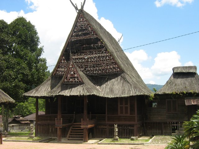 Rumah Adat Batak Mandailing Sumatera Utara.jpg