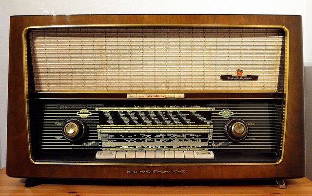 radio-1954856_1280.jpg