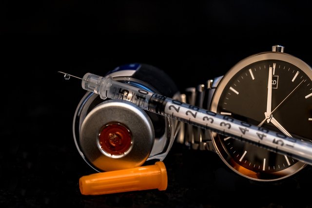 insulin-syringe-2129490_1920.jpg