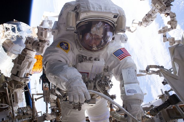 whitson-spacewalk_small.jpg