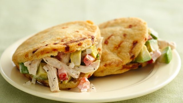 arepa-rellena-pollo.jpg