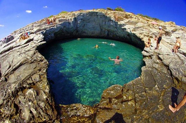 20-Best-Places-to-Swim-in-the-World-title.jpg