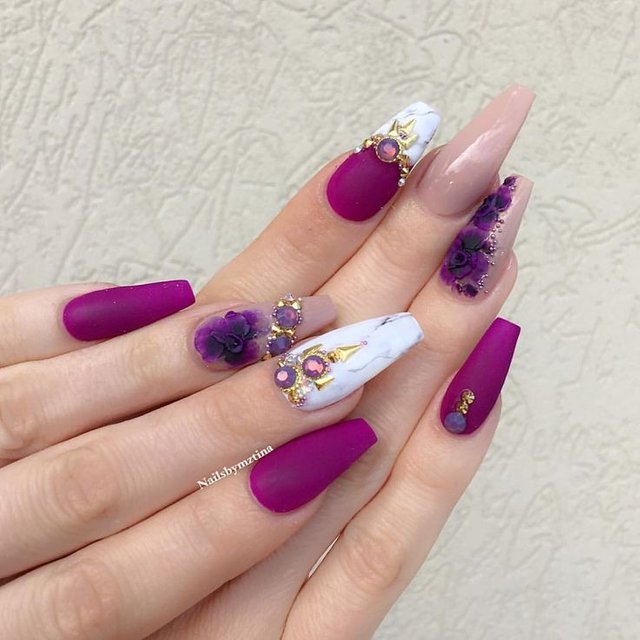 f5b52b4603405c4d83f6ab6786e761de--d-nails-coffin-nails.jpg