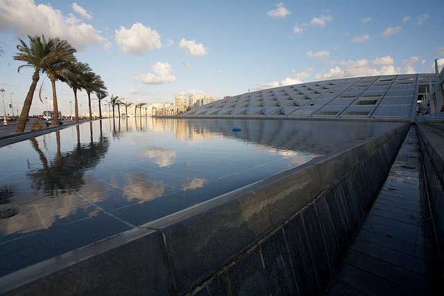 800px-CW_BibliotechaAlexandrina_Front.jpg