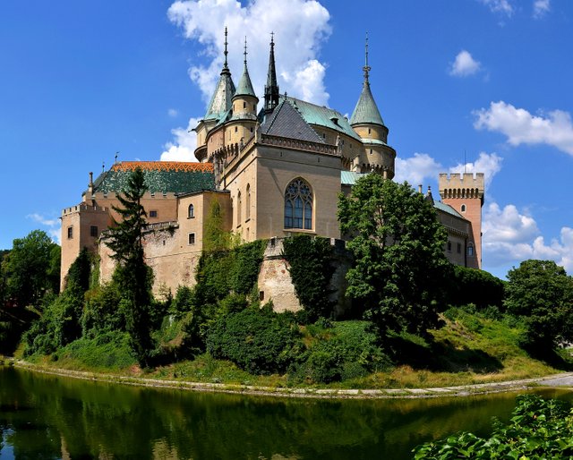 Bojnice_(Bojnitz)_Castle_(by_Pudelek).jpg