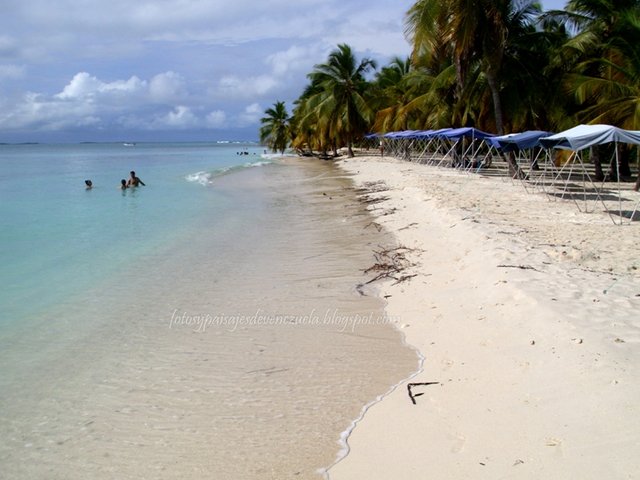 Chozas Cayo Sombrero - Parque Nacional Morrocoy.JPG