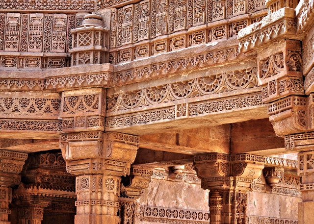 Adalaj_Vav_02.jpg