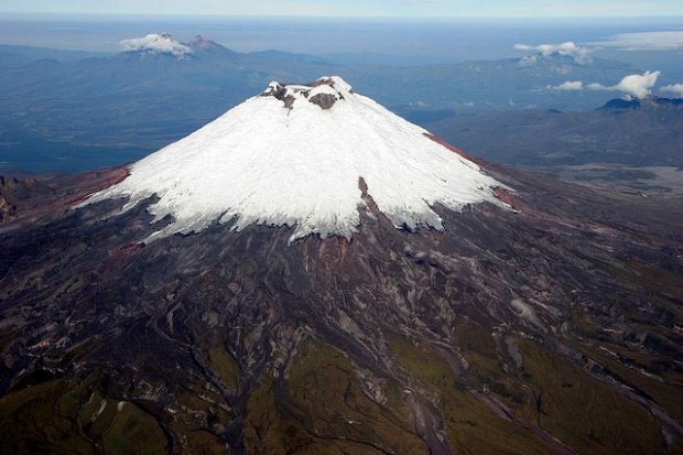 stare-de-urgenta-in-ecuador-unul-dintre-cei-mai-periculosi-vulcani-din-lume-sta-sa-erupa-322663.jpg