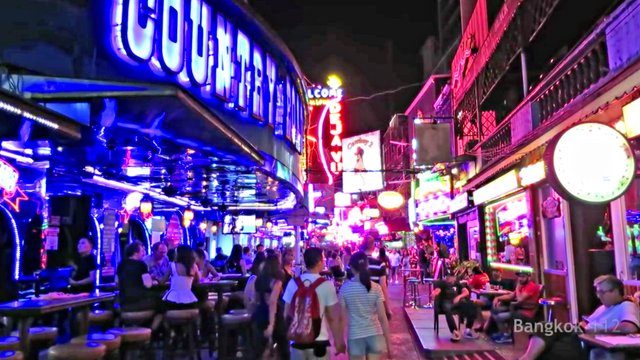 Sukhumvit Night Out - Bangkok VLOG 9.jpg