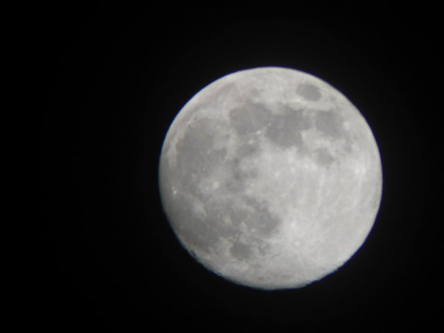 luna19082013ocular20mm.jpg