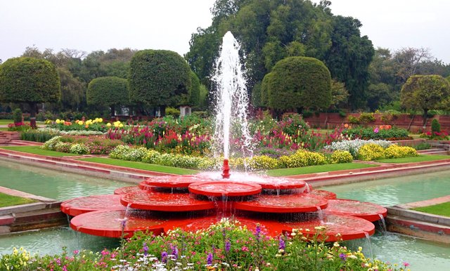 Water-Fountain-Mughal-Garden.jpg
