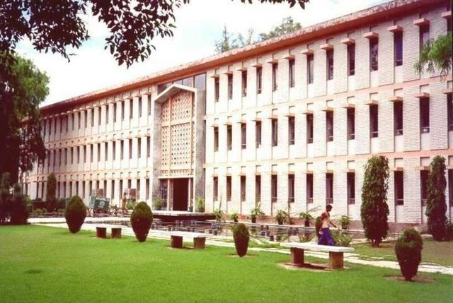 Aligarh-Muslim-University.jpg