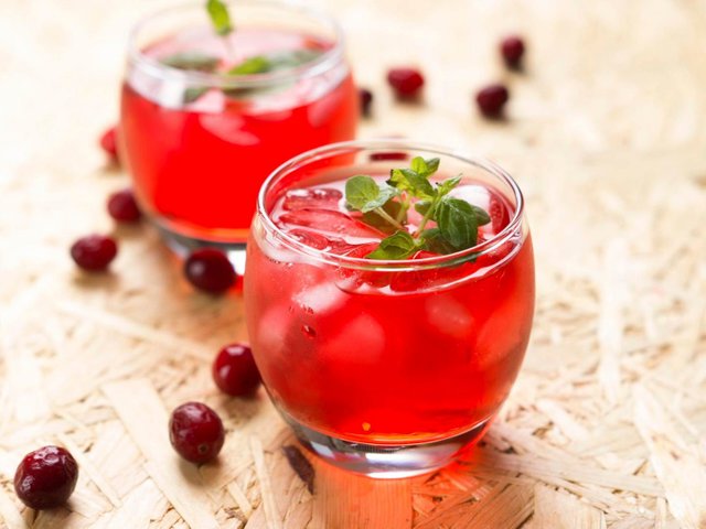 health-wellness_health-centers_women_cranberry-juice-confusion_56608864.jpg