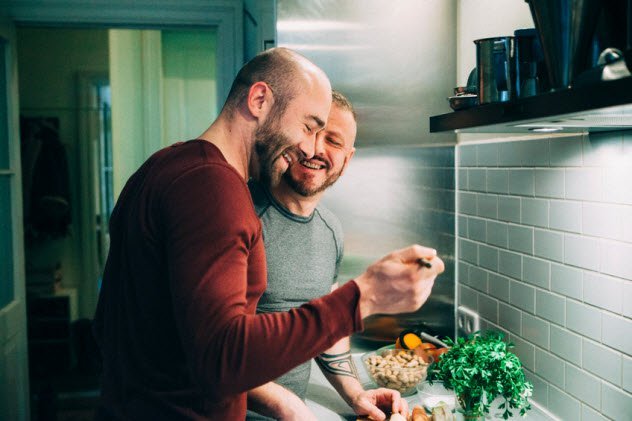 5-gay-couple-preparing-meal_52037752_SMALL.jpg