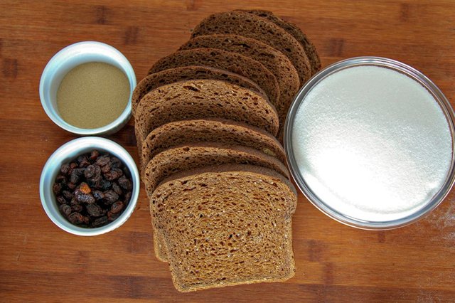 Easy-Bread-Kvas-Recipe-5.jpg