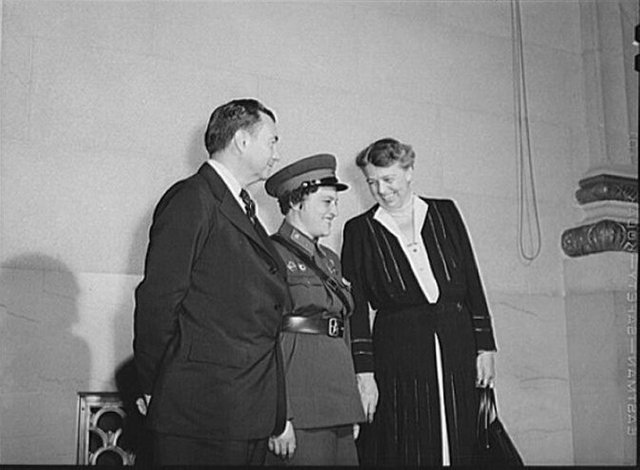 lyudmila pavlichenko - with Eleanor Roosevelt.jpg