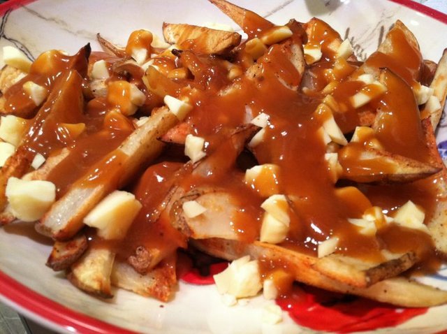 Poutine-Canada-768x574.jpg