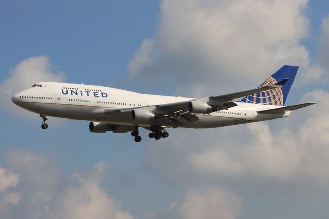 N117UA United AL -B744.JPG