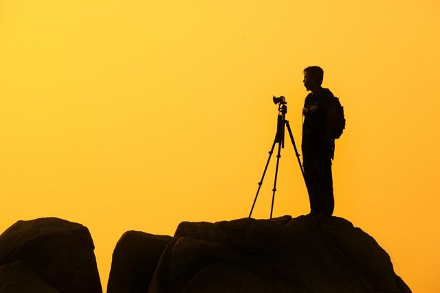 artist_camera_dslr_outdoor_photographer_photography_silhouette_standing-972878.jpg