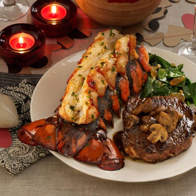 Grilled-Lobster-Tails_exps84781_HCA2379809A01_27_1bC_RMS.jpg